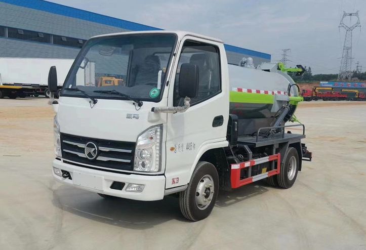 凱馬國(guó)六2方藍(lán)牌吸污車(chē)清理城市底下管網(wǎng)“主動(dòng)脈”