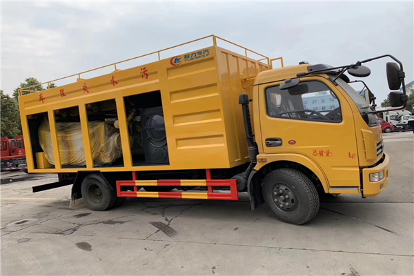 可上藍(lán)牌的東風(fēng)污水處理車固液分離車，新型實(shí)用車型效果事半功倍