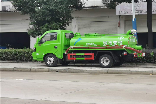 與環(huán)境共生，負(fù)責(zé)城市清理清潔工作的專用車輛國六藍(lán)牌吸糞車