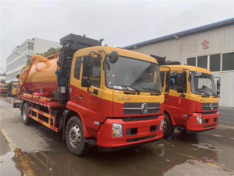 東風(fēng)天龍高壓清洗吸污車具有抽排效率高、自吸、自排及直灌