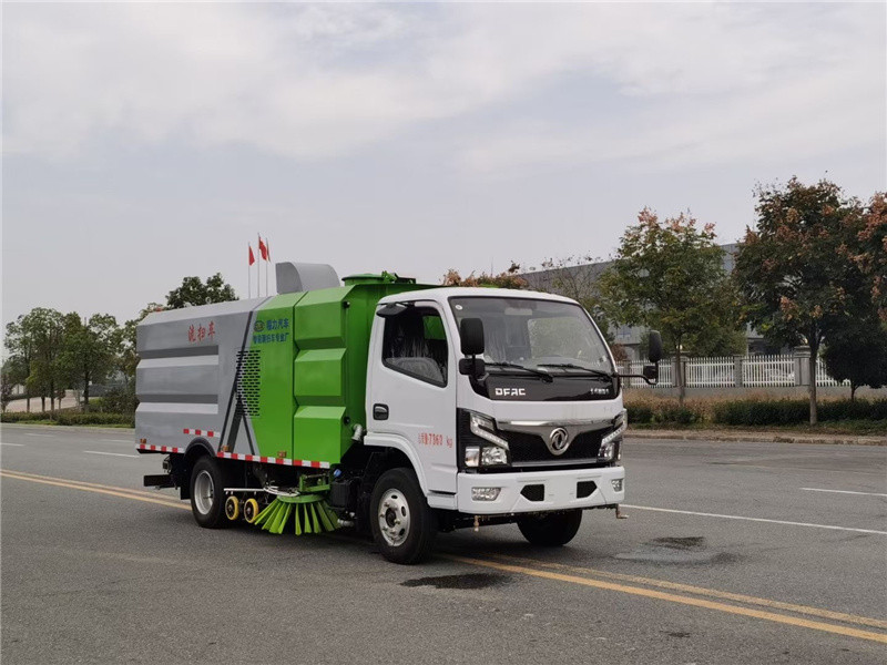 東風純電動洗掃車功能齊全，作業(yè)模式豐富，智能化程度高