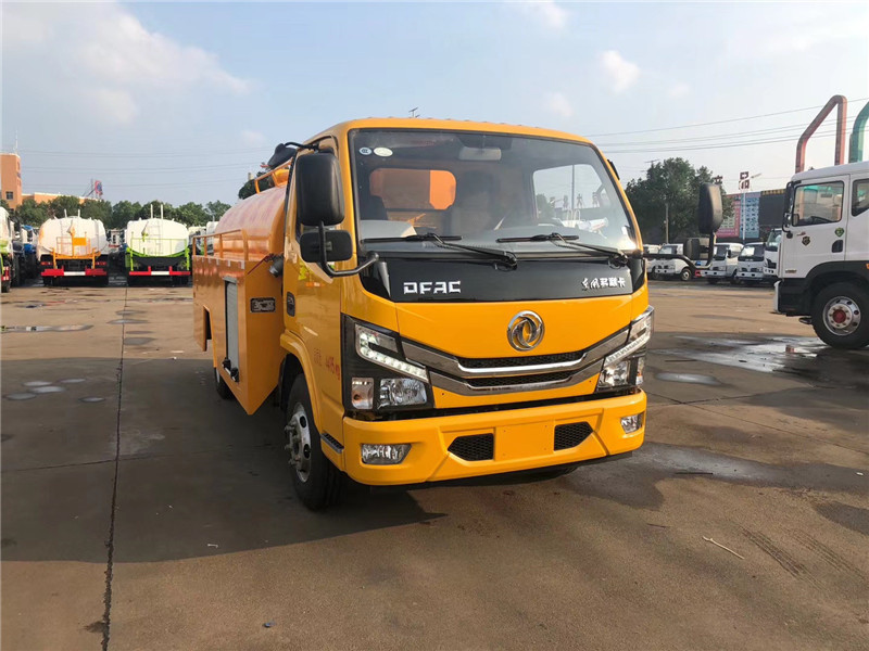 東風(fēng)牌多利卡國(guó)六管道疏通車可個(gè)性化定制，安全程度高，設(shè)計(jì)合理