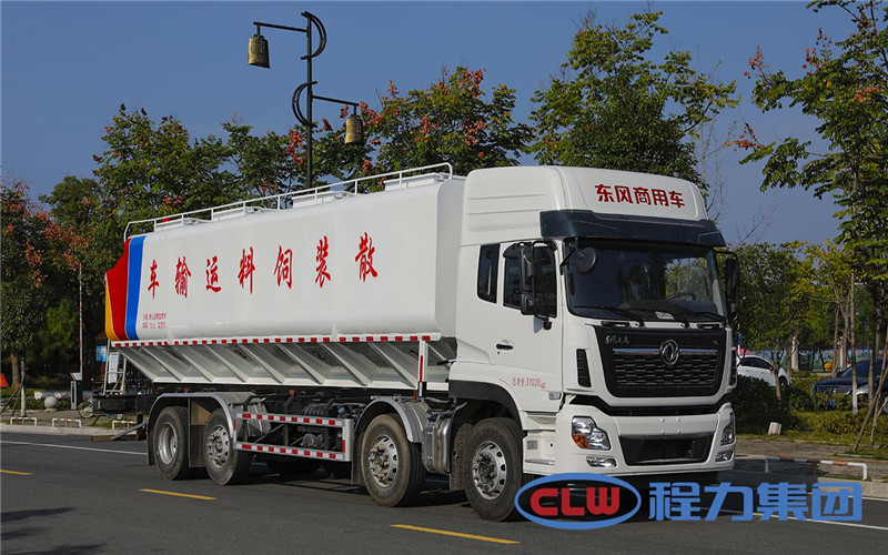 東風天錦三軸散裝飼料運輸車結(jié)構(gòu)簡單，操作方便靈活，易維修保養(yǎng)