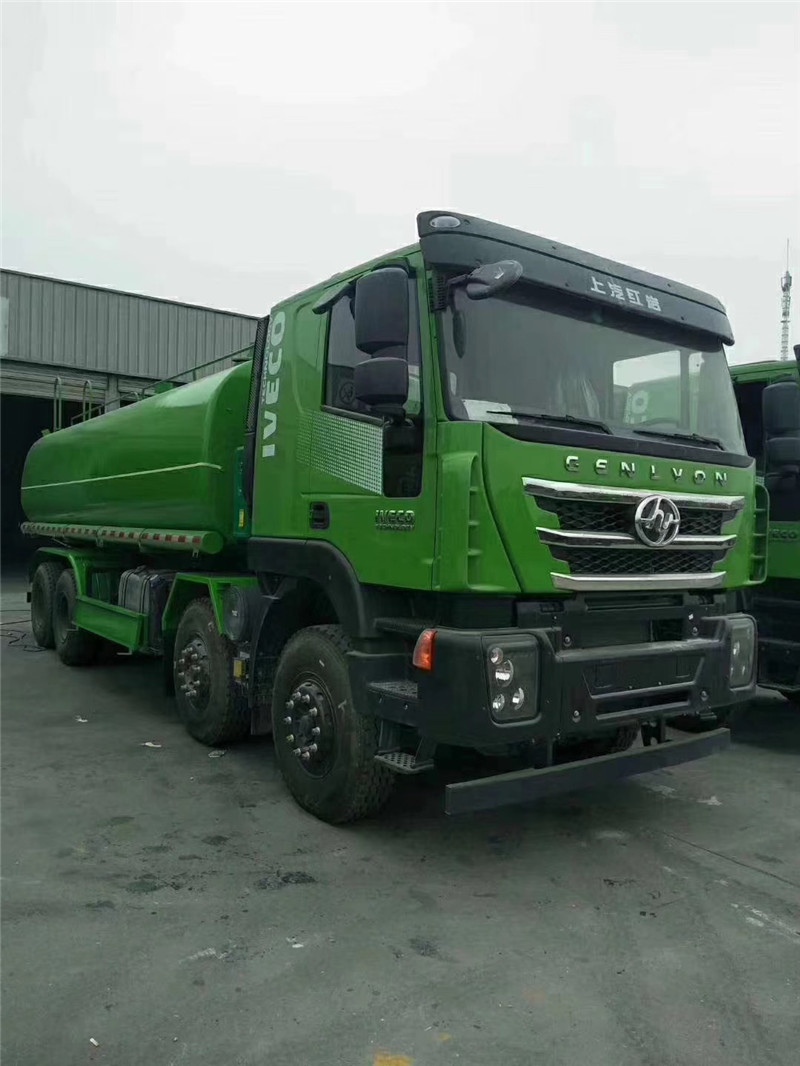 東風(fēng)柳汽國六清洗吸污車罐內(nèi)設(shè)有防浪隔板，有效減輕罐體晃動(dòng)