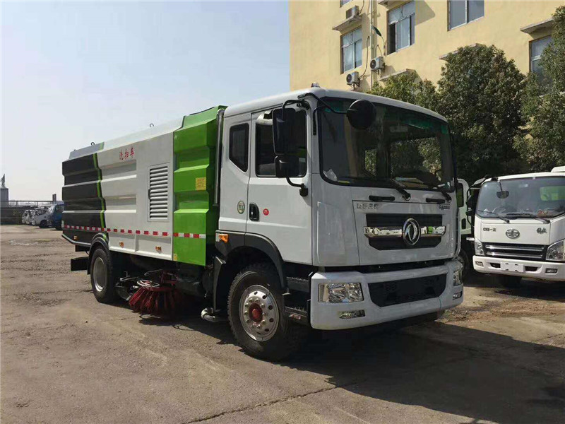 東風凱普特9方洗掃車用于清掃、清洗路面垃圾