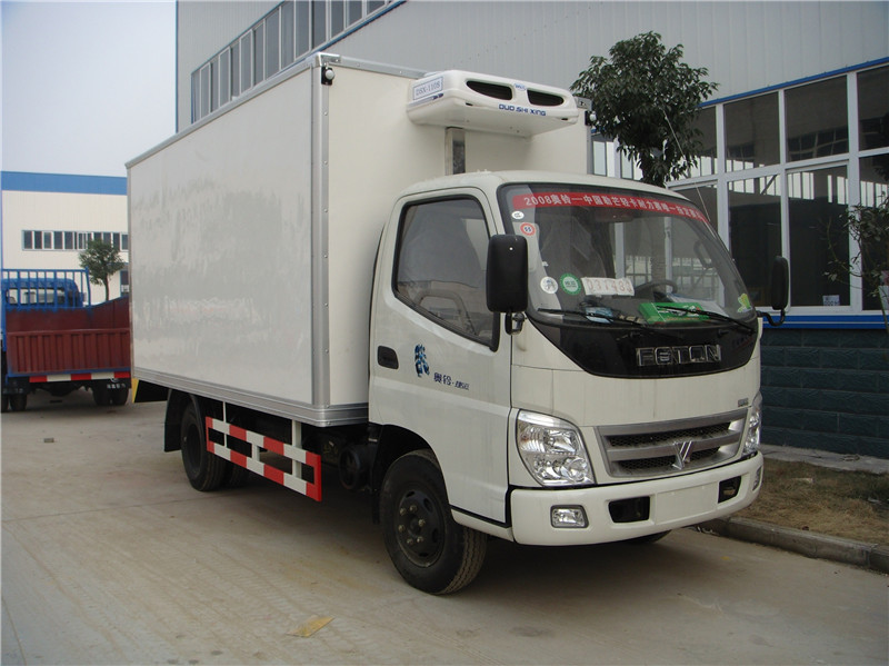  東風(fēng)天龍前四后八冷藏車采用新技術(shù)、新工藝制造，廂體隔熱