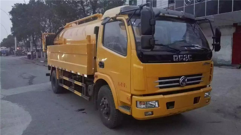 國六福瑞卡高壓清洗吸污車罐體帶舉升，后蓋為液壓開啟