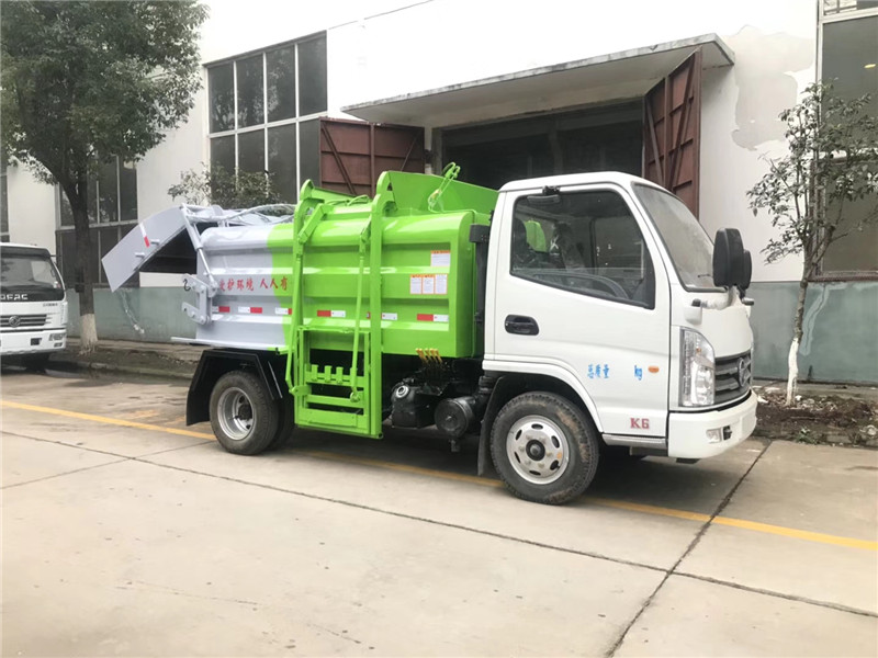東風(fēng)多利卡D7國六壓縮式垃圾車車身小巧靈活，上料速度快