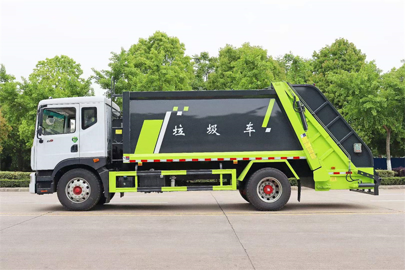 天錦壓縮垃圾車壓縮容量大、密封性好、裝料方便、自動化程度高