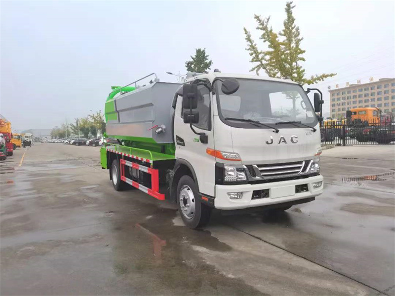 特惠！特惠！江淮駿鈴V7清洗吸污車，專治市區(qū)管道“梗塞”