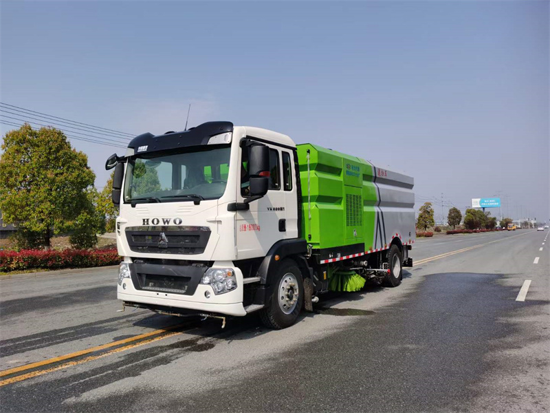 國六新品推薦好車不貴經(jīng)濟(jì)實惠，重汽豪沃洗掃車上戶無憂！
