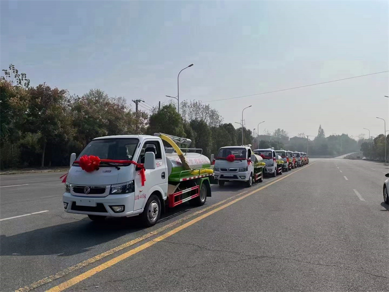 東風(fēng)途逸小藍(lán)牌吸糞車，遠(yuǎn)赴山東，為改善環(huán)境，再次出發(fā)