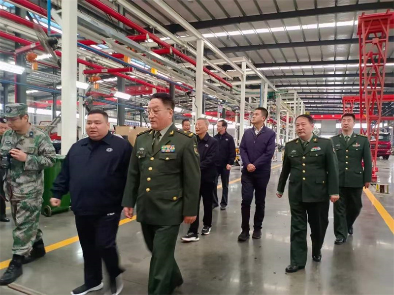湖北省省委常委、省軍區(qū)政委謝東輝等首長視察應(yīng)急產(chǎn)業(yè)龍頭企業(yè)程力汽車集團