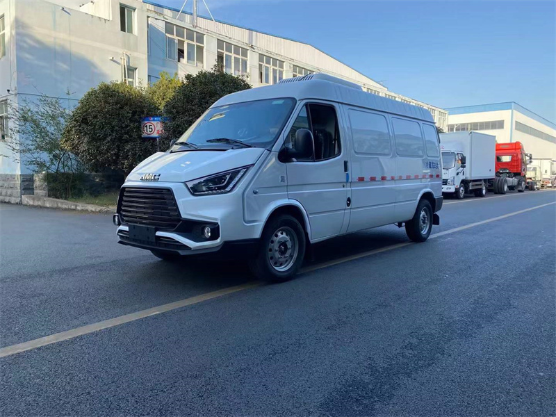 江鈴特順面包型冷藏車(chē)