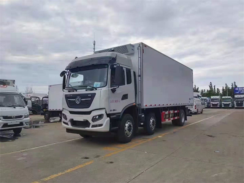 東風(fēng)天錦KR小三軸7.6米冷藏車(chē)