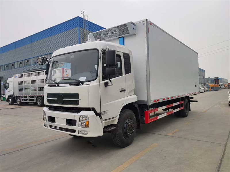 出口東風(fēng)天錦單橋7.8米冷藏車(chē)