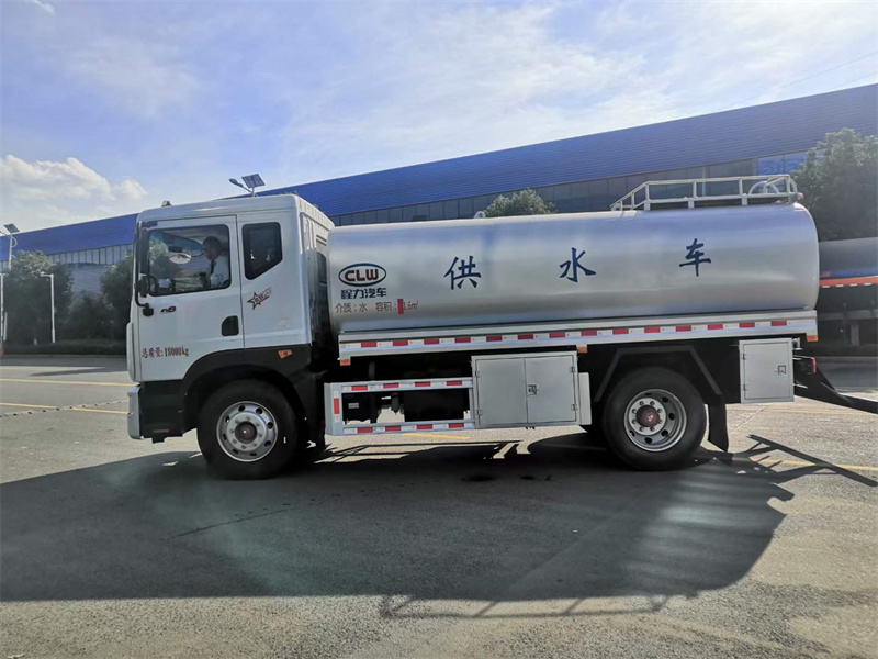 專業(yè)生產(chǎn)不銹鋼運水車、供水車、奶罐車等