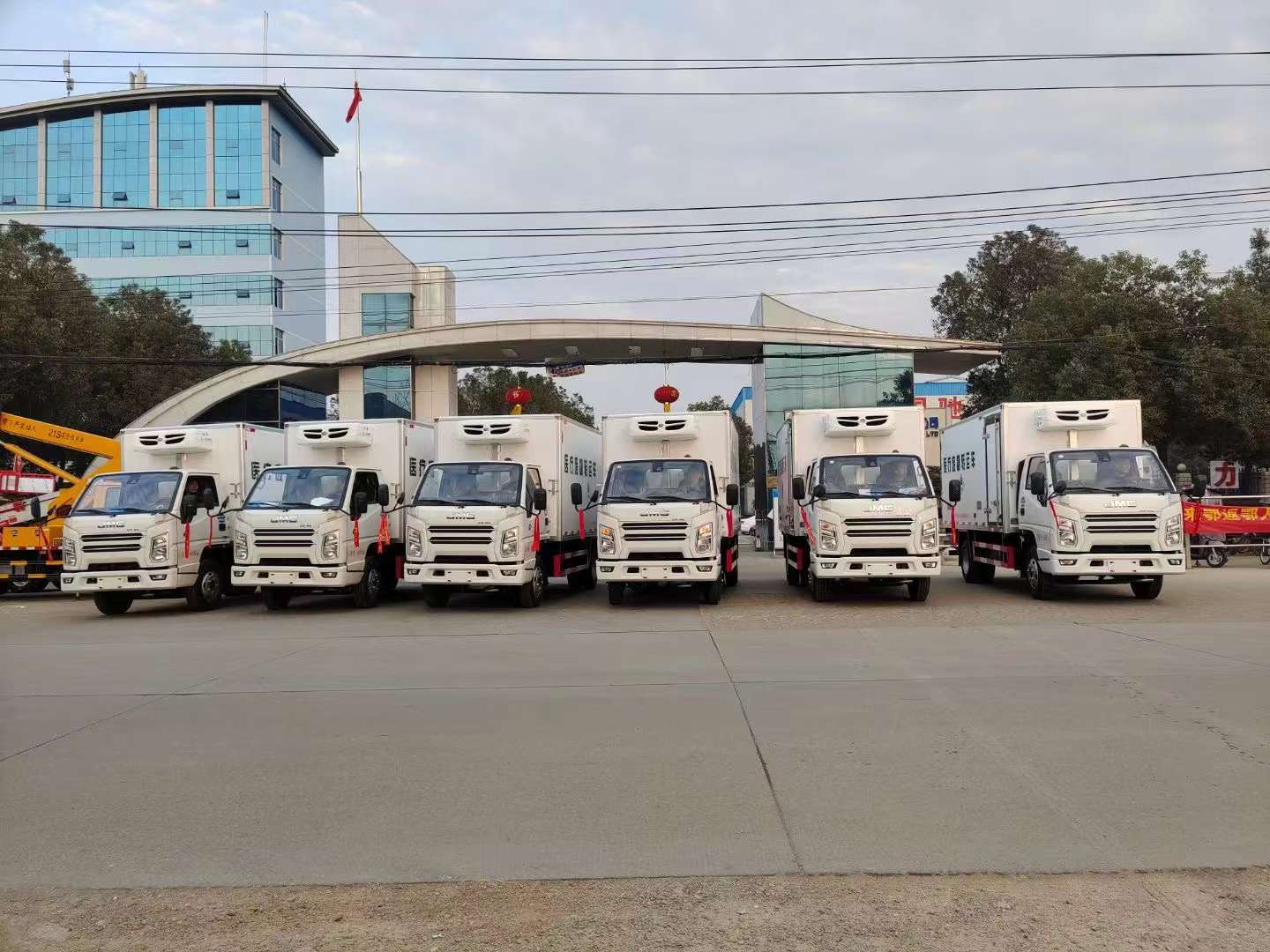 疫情肆虐全國(guó)，救護(hù)車(chē)，核酸檢測(cè)車(chē)，醫(yī)療廢物轉(zhuǎn)運(yùn)車(chē)廠家加班加點(diǎn)