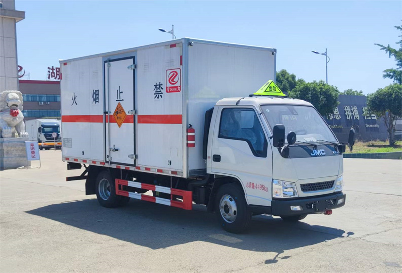 江鈴順達(dá)危險品運輸車